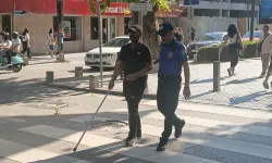 Görme engelli vatandaşa Kocaeli Zabıtası'ndan destek eli