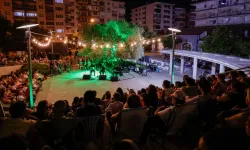 İzmir'de zeytin ağacının altında 'Gece Makamı' ezgileri