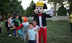 Sakarya'da 'Mutluluk Tırı' mahalle mahalle geziyor