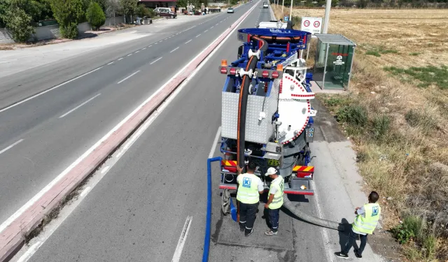 KOSKİ'den Hatıp Caddesi'nde kanalizasyon hattında kapsamlı bakım