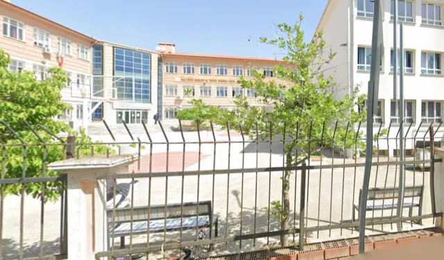 Manisa'da liseye silahlı saldırı! Yaralılar var, saldırgan gözaltına alındı