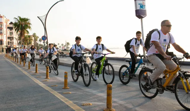 Mersin'de öğrenciler bisikletle okula pedal çevirdi