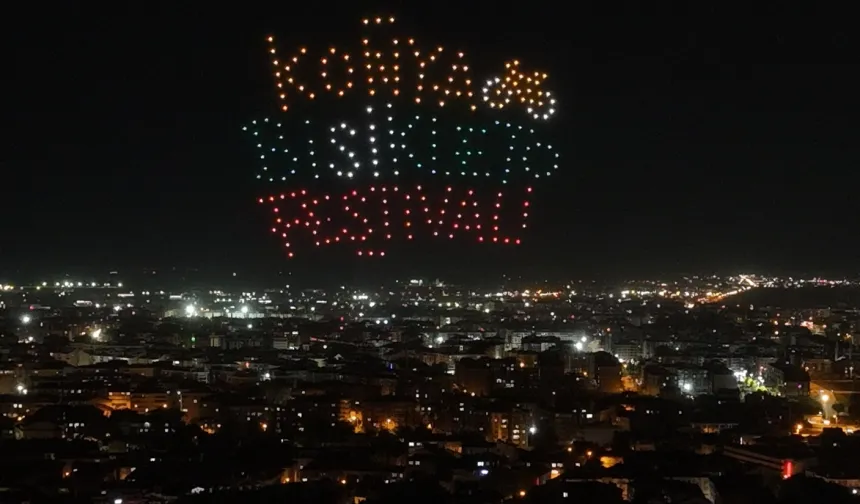 Konya Taş Bina'da festivale özel video mapping ve drone gösterisi büyüledi