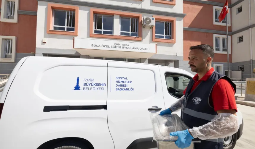 İzmir Büyükşehir'den özel gereksinimli öğrencilere sıcak destek