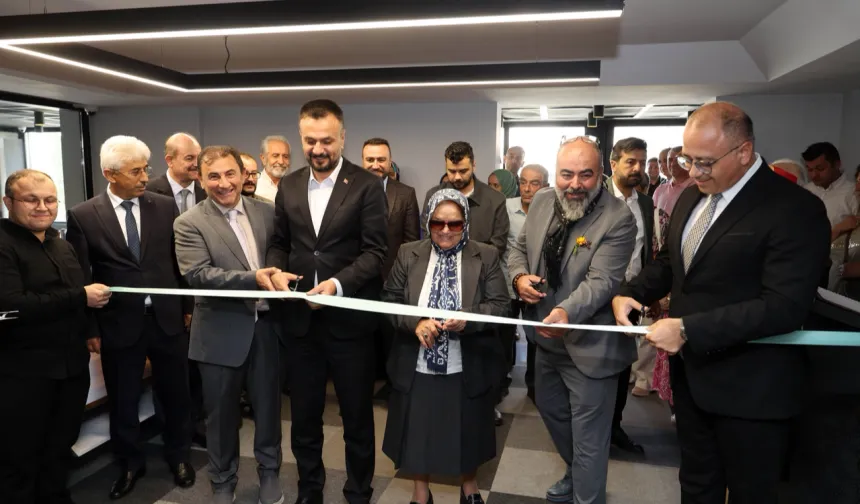 Kayseri Talas'ta 'Tezhip-Hat-Ebru-Yakma Eserler Sergisi' açıldı